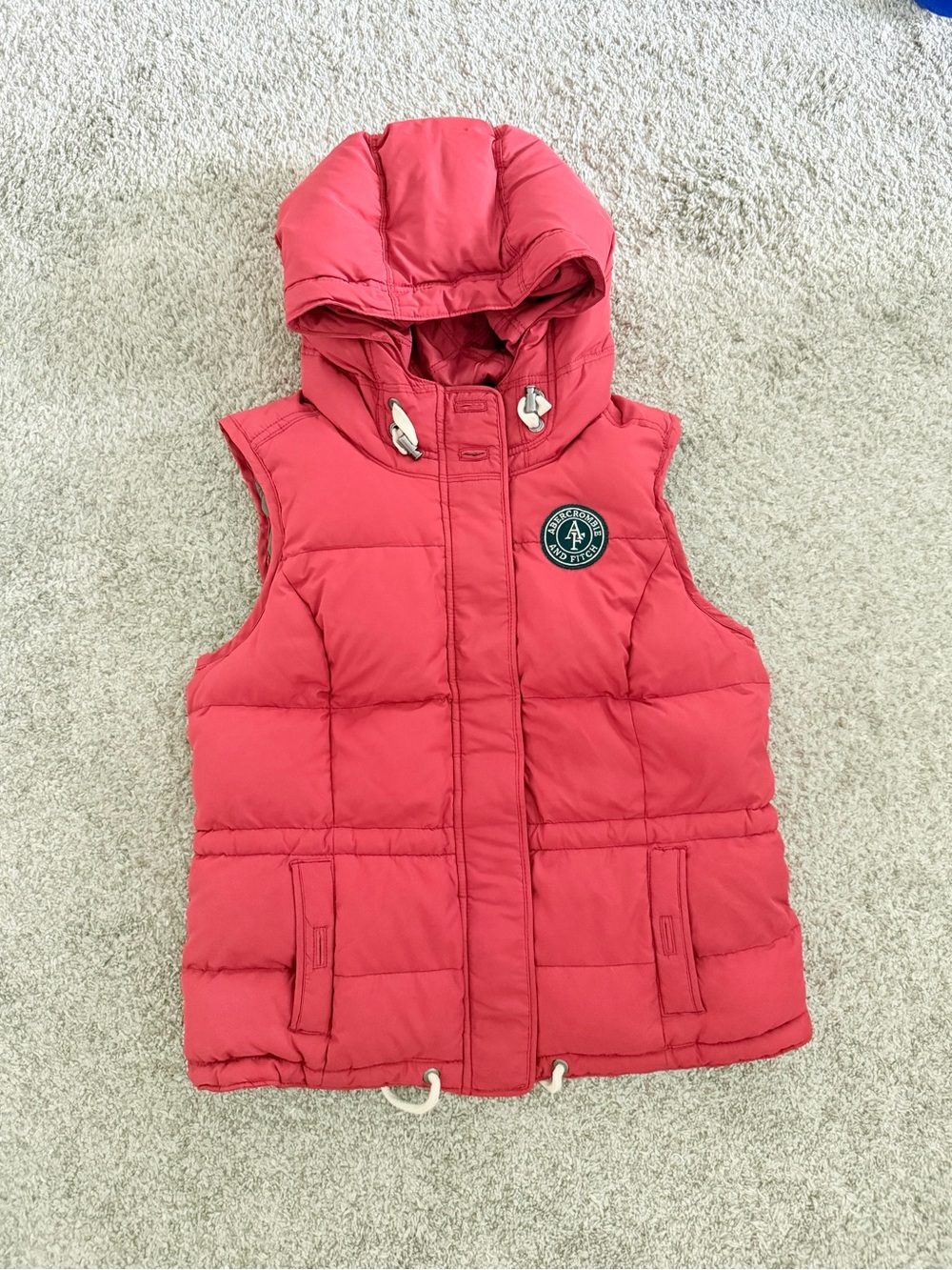 Abercrombie & Fitch Down Puffer Vest size L red